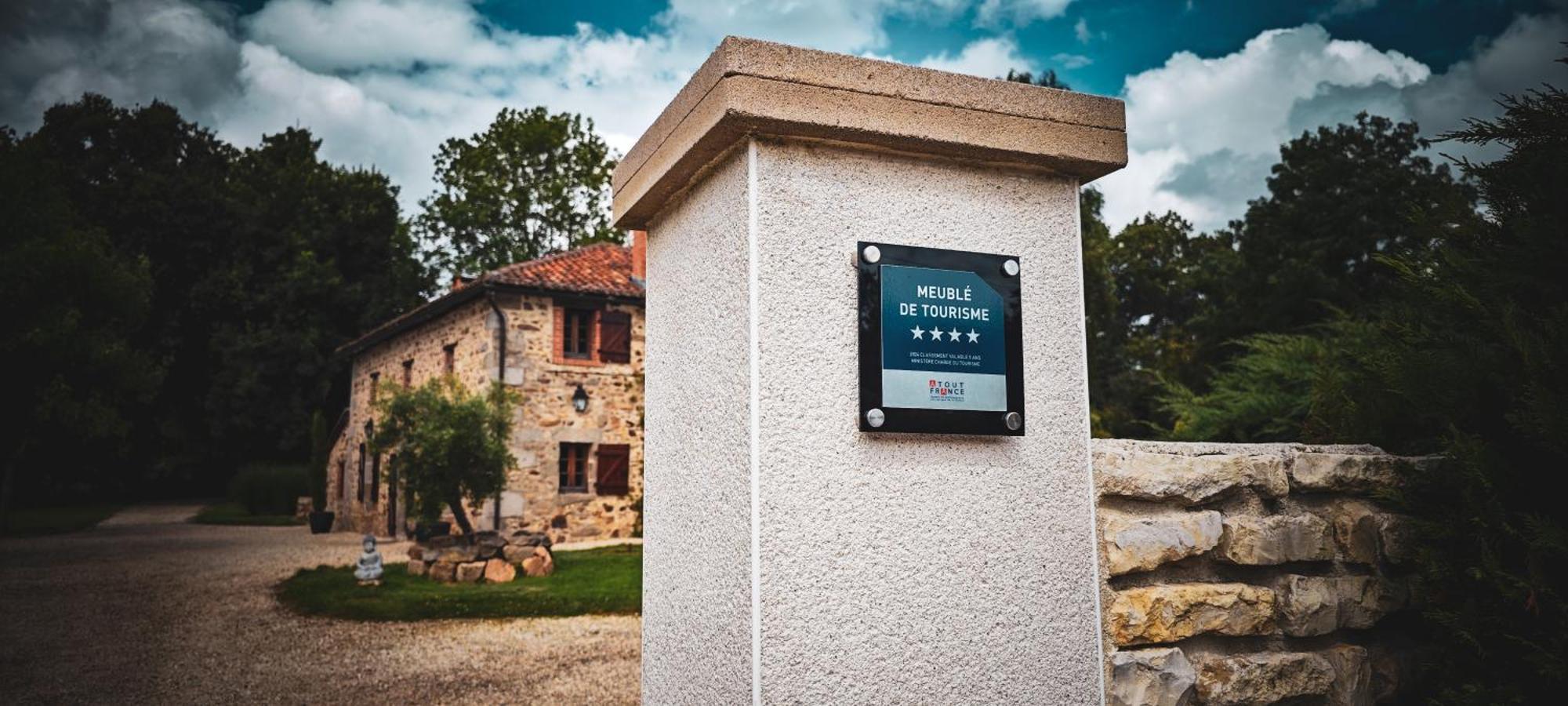 Villa Tagibao Avec Piscine Chauffee Et Spa Lesterps Exterior foto